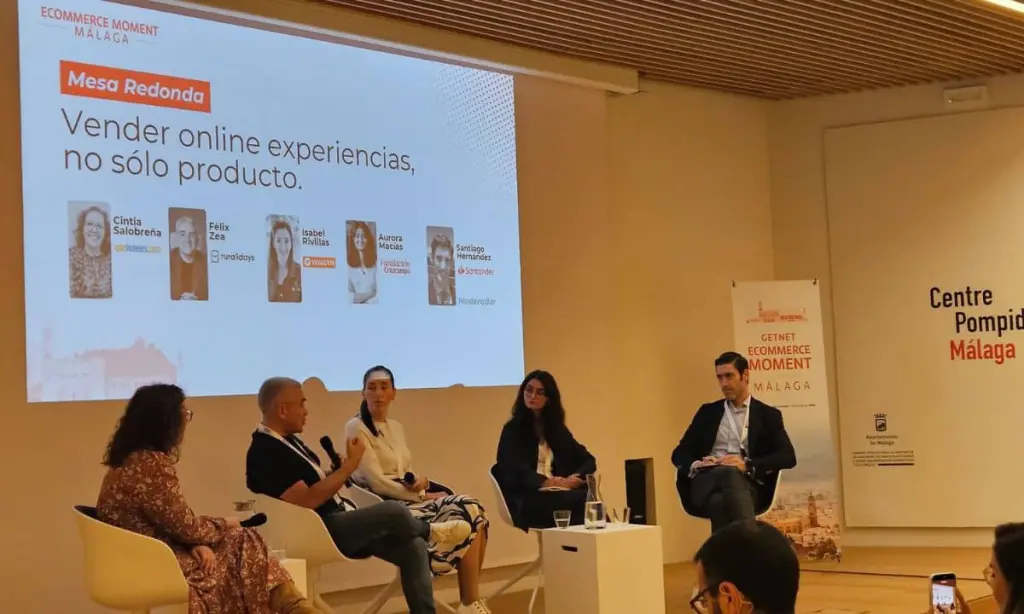 Cintia Salobreña, eCommerce Manager de Quehoteles y Vayacruceros; Féliz Zea, CEO y CoFounder de Ruralidays; Aurora Macías, Directora de Marketing y Comunicación de la Fundación Cruzcampo, e Isabel Rivillas, Chief Marketing Officer de Vivagym contaron con la moderación de Santiago Hernández, director de High Growth de Banco Santander