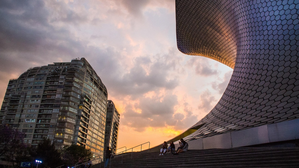 El retorno a la materia y al territorio frente al vértigo virtual
